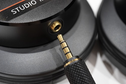 ハイレゾ対応スタジオモニターヘッドホン「MDR-M1ST」がやってき ハイレゾ対応スタジオモニターヘッドホン「MDR-M1ST」がやってき