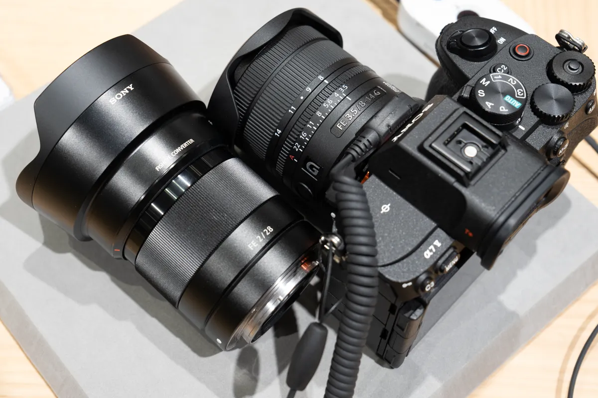 FE 28mm F2 ＋ SEL057FEC（専用フィッシュアイコンバーター）との比較