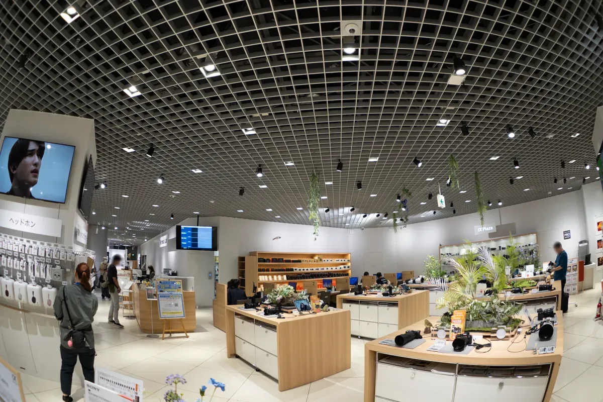 FE 28mm F2 ＋ SEL057FEC
